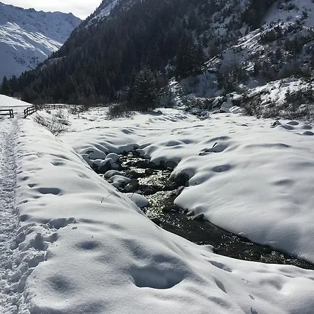 Alpin Apartamento Sankt Leonhard im Pitztal